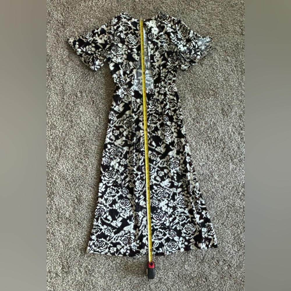 TOPSHOP Flutter Sleeve Open Back Satin Dress. Size 2. Black Cream Floral Print - Picture 10 of 13